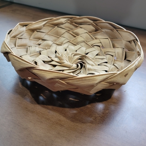 Hand Made Palm Frond Basket Hawaii boho basket wall accent decor - Picture 2 of 13